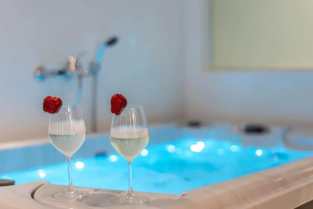 Mg Sapphire Jacuzzi Premium Suite Thessaloniki Apartment