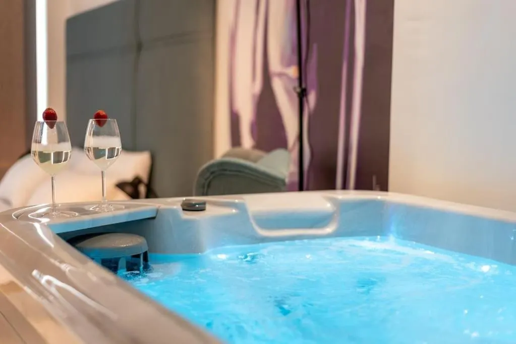 Mg Sapphire Jacuzzi Premium Suite Salonicco Appartamento